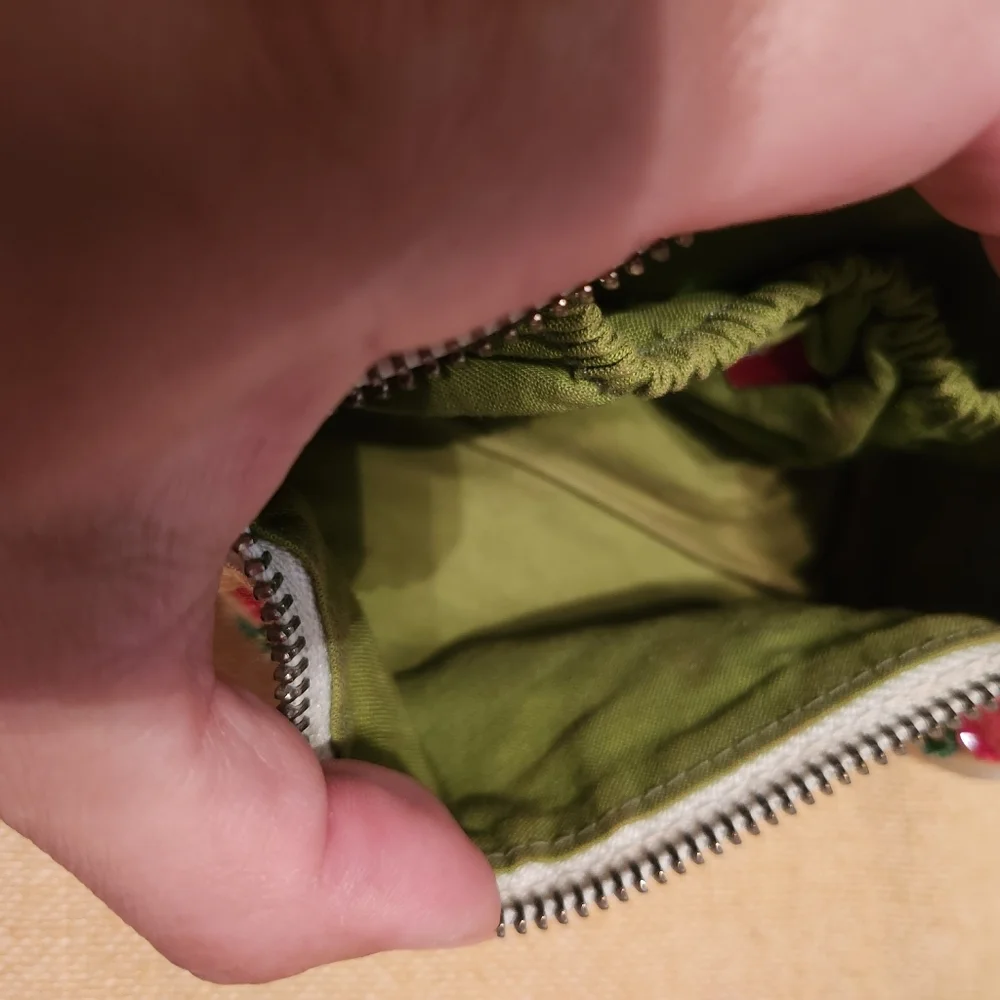 Isabella Fiore pouch
